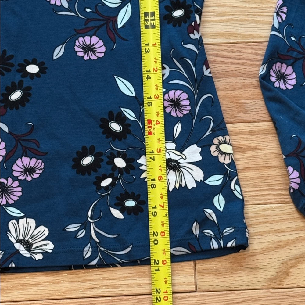NWT Ann Taylor Mock Neck Top - Picture 8 of 8